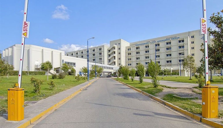 Πάτρα: Από το Skype βλέπουν οι γονείς τον 9χρονο γιο τους που νοσηλεύεται στη ΜΕΘ