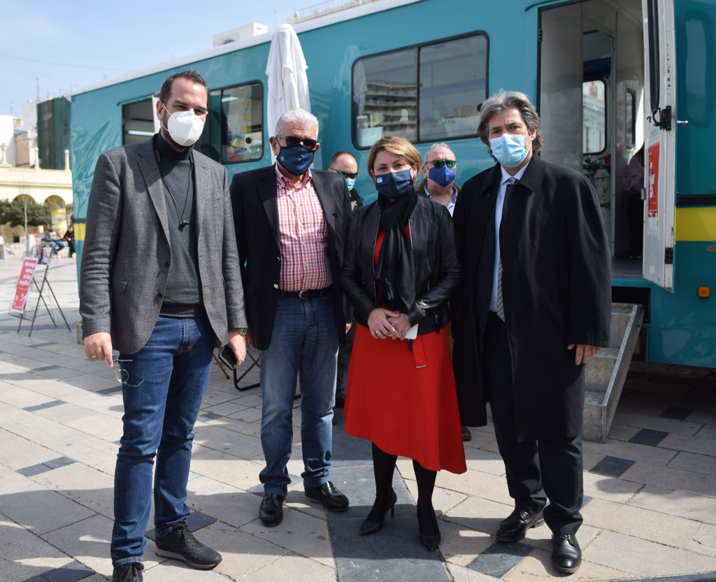 Τεράστια η συμμετοχή για την αιμοδοσία.