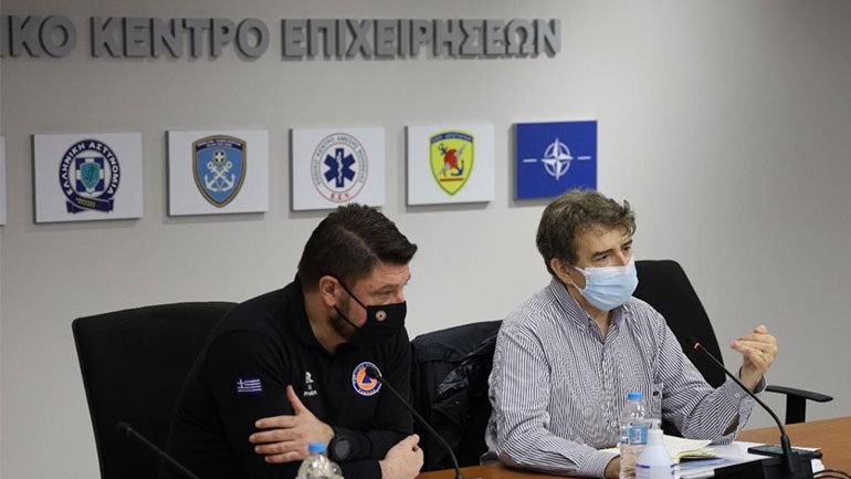 Σύσκεψη Χρυσοχοΐδη – Χαρδαλιά για τον καύσωνα