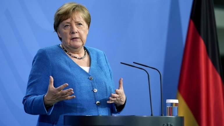 Η Μέρκελ υπέρ του διαλόγου με τους ταλιμπάν για τη συνέχιση της επιχείρησης απομάκρυνσης