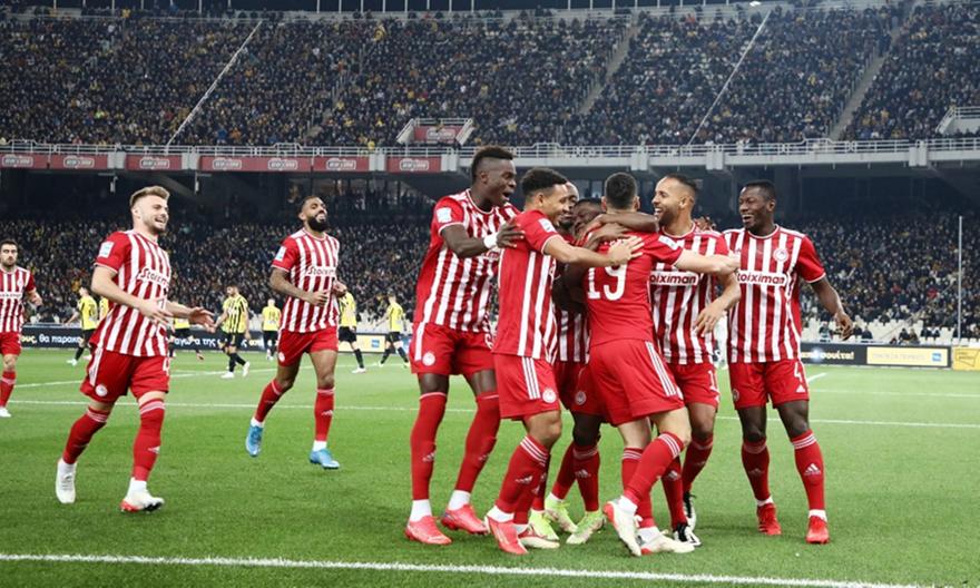 Ολυμπιακός που… φωνάζει πρωτάθλημα, ΑΕΚ που φωνάζει για τη διαιτησία