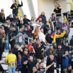 Εισβολή οπαδών του Άρη στα επίσημα του Πανθεσσαλικού και διακοπή στο ματς!