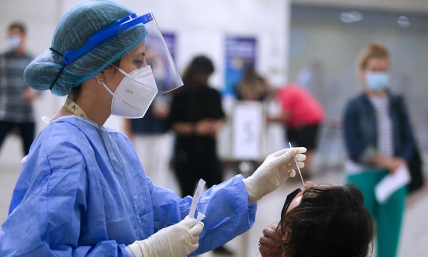 Covid-19: Έκρηξη περιστατικών Mαυρο ρεκόρ με 21.657 κρούσματα, 60 θάνατοι, 635 διασωληνωμένοι (Πίνακες)