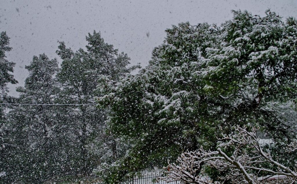 Στα «λευκά» η Ιπποκράτειος Πολιτεία – Ποιοι δρόμοι είναι κλειστοί στην Αττική