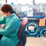 Κυριαρχεί η «Όμικρον», εξαφανίζεται η «Δέλτα»