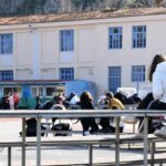 Με νέα μέτρα ανοίγουν τα σχολεία