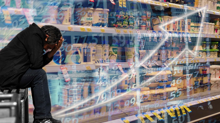 Φτωχοποιείται ο Έλληνας