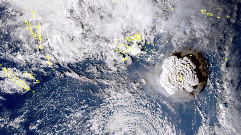 Νότιος Ειρηνικός: Προειδοποίηση για τσουνάμι σε αρκετά νησιωτικά κράτη λόγω έκρηξης ηφαιστείου