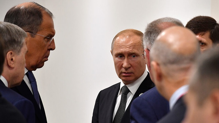 Επιμένει σε διπλωματική λύση ο Λαβρόφ