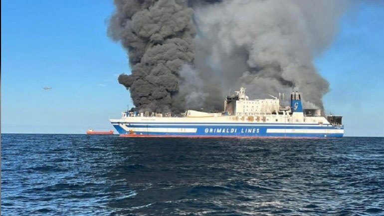 Euroferry Olympia: Απεγκλωβίστηκαν από την ΕΜΑΚ δύο οδηγοί οι οποίοι βρίσκονταν στο γκαράζ του πλοίου