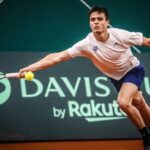 Davis Cup: Με επική ανατροπή και… μπροστάρη τον Πέτρο Τσιτσιπά, η πρόκριση της Ελλάδας στα play off ανόδου