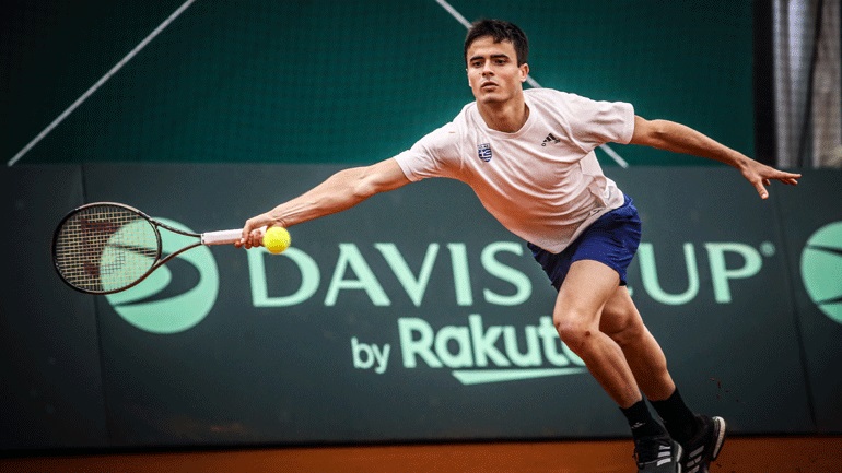 Davis Cup: Με επική ανατροπή και… μπροστάρη τον Πέτρο Τσιτσιπά, η πρόκριση της Ελλάδας στα play off ανόδου