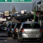 Παραμένουν οι καθυστερήσεις στην Αθηνών-Κορίνθου λόγω ανατροπής φορτηγού