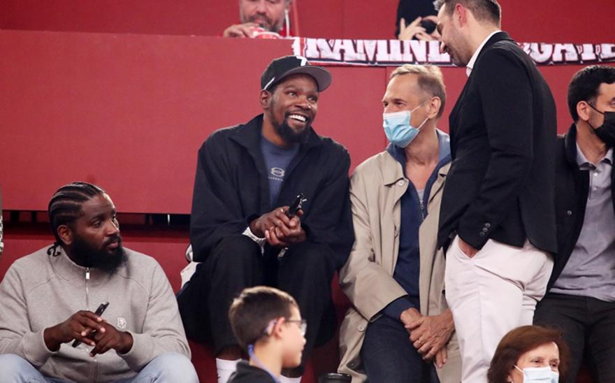 Ο Κέβιν Ντουράντ για την ατμόσφαιρα και τα καπνογόνα: «Η αποκάλυψη»