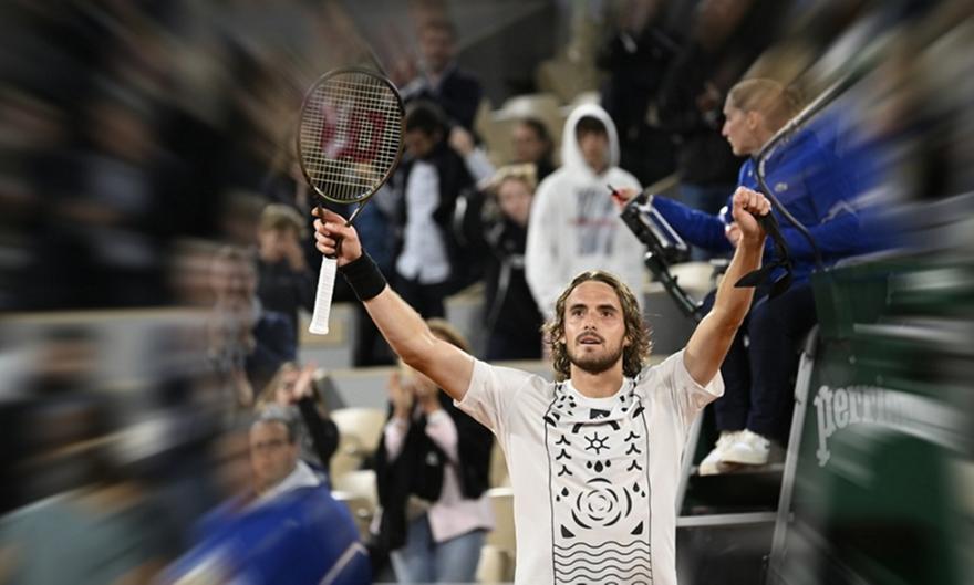 Επιβίωσε σε απίθανη ματσάρα ο Τσιτσιπάς και προχωράει στο Roland Garros!