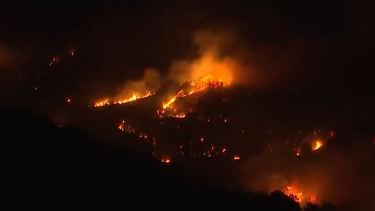 Μάχη με τις φλόγες στην Εύβοια