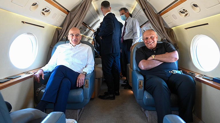 Ο Δένδιας συνταξίδεψε με τον υπουργό Εξωτερικών της Αιγύπτου στο Λουξεμβούργο