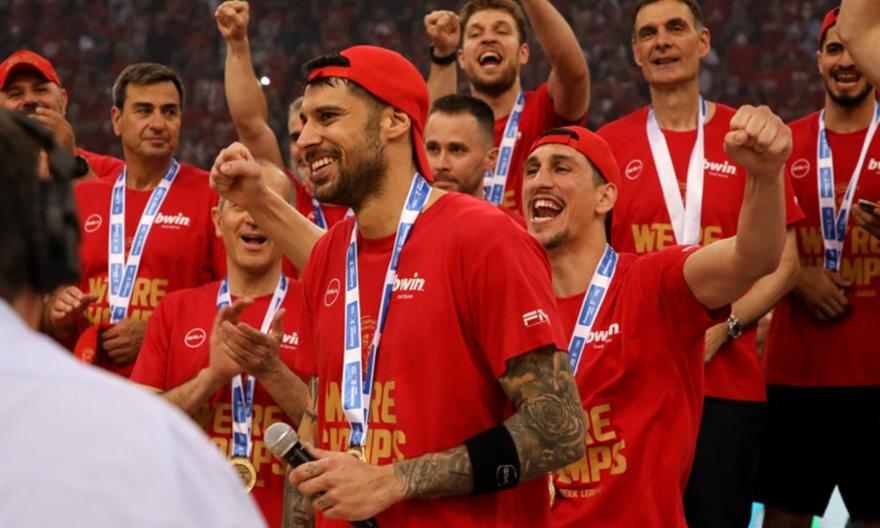 Το συγκινητικό αντίο του Πρίντεζη: «Του χρόνου θα βλέπουμε παρέα την ομάδα μας, όπως πριν 20 χρόνια»