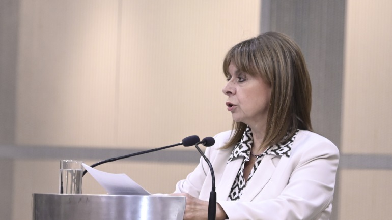 Επικοινωνία ΠτΔ με Βασιλιά Κάρολο: Θα παραστεί στην κηδεία της Βασίλισσας Ελισάβετ η Σακελλαροπούλου