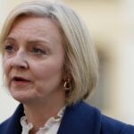 Θέμα ωρών η παραίτηση της Λιζ Τρας, σύμφωνα με τα βρετανικά ΜΜΕ