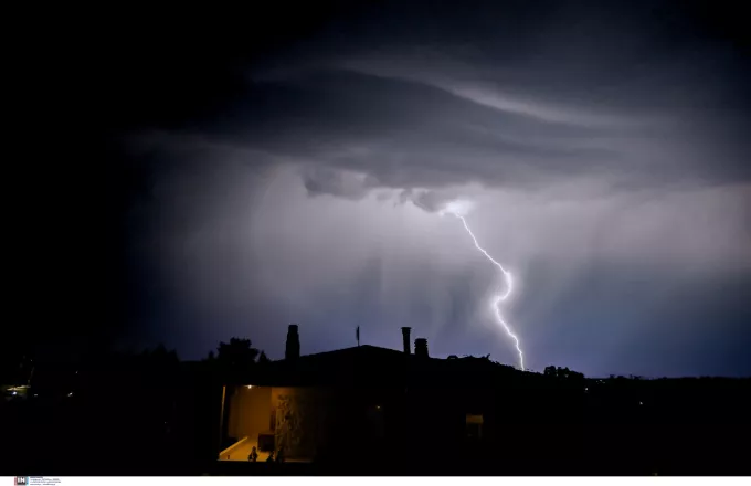 Έκτακτα καιρικά φαινόμενα: Μήνυμα από το 112 σε αρκετές περιοχές της Δυτικής Ελλάδας