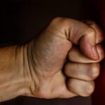 «Θα πεθάνετε» – Εργοδότης στη Θεσσαλονίκη επιτέθηκε σε εργαζόμενους που ζητούσαν τα δεδουλευμένα