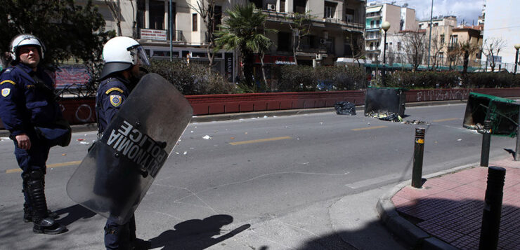 ΑΣΟΕΕ – Καλλιακμάνης: «Κι εγώ θα πυροβολούσα στον αέρα» – «Ξέφραγο αμπέλι η ΑΣΟΕΕ»