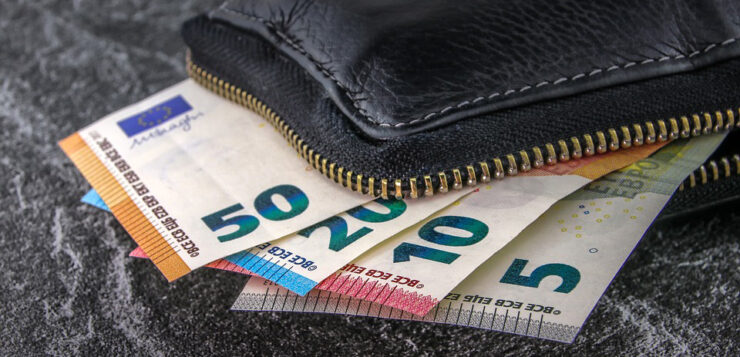 ΕΛΣΤΑΤ: Άνοδος 10,9% στο διαθέσιμο εισόδημα το τέταρτο τρίμηνο – Στο -7,1% το ποσοστό αποταμίευσης