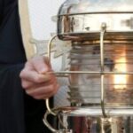 Άγιο Φως: Το απόγευμα του Μ. Σαββάτου στην Αθήνα με ειδική πτήση – Πώς θα διανεμηθεί σε όλη τη χώρα