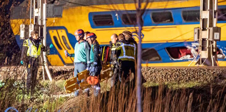 Σύγκρουση τρένων στην Ολλανδία – Πολλοί τραυματίες