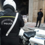 Νέα Ιωνία: Εισβολή κουκουλοφόρων σε διαμέρισμά ηλικιωμένων – Τους λήστεψαν με την απειλή σφυριού