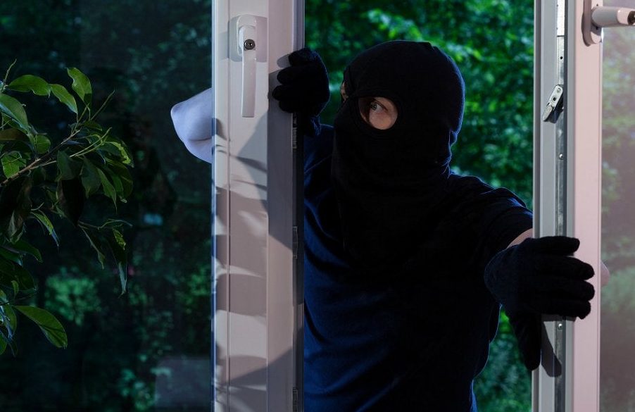 Ληστεία στη Χαλκιδική: Χτύπησαν ηλικιωμένο μέσα στο σπίτι του για 30 ευρώ, τον κλείδωσαν και έφυγαν με το αυτοκίνητό του