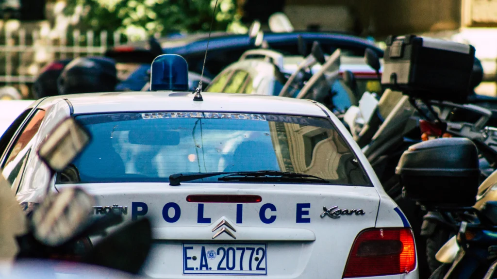 Ασπρόπυργος: Ληστές εισέβαλαν σε εταιρεία χρησιμοποιώντας το… κλαρκ της και πήραν χρήματα, ζάχαρη και ηλιέλαιο!