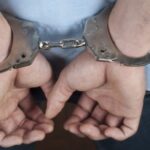 Σύλληψη στη Θεσσαλονίκη: Τον καταδίωξαν, έπεσε πάνω σε ΙΧ και περιπολικό και γρονθοκόπησε αστυνομικούς