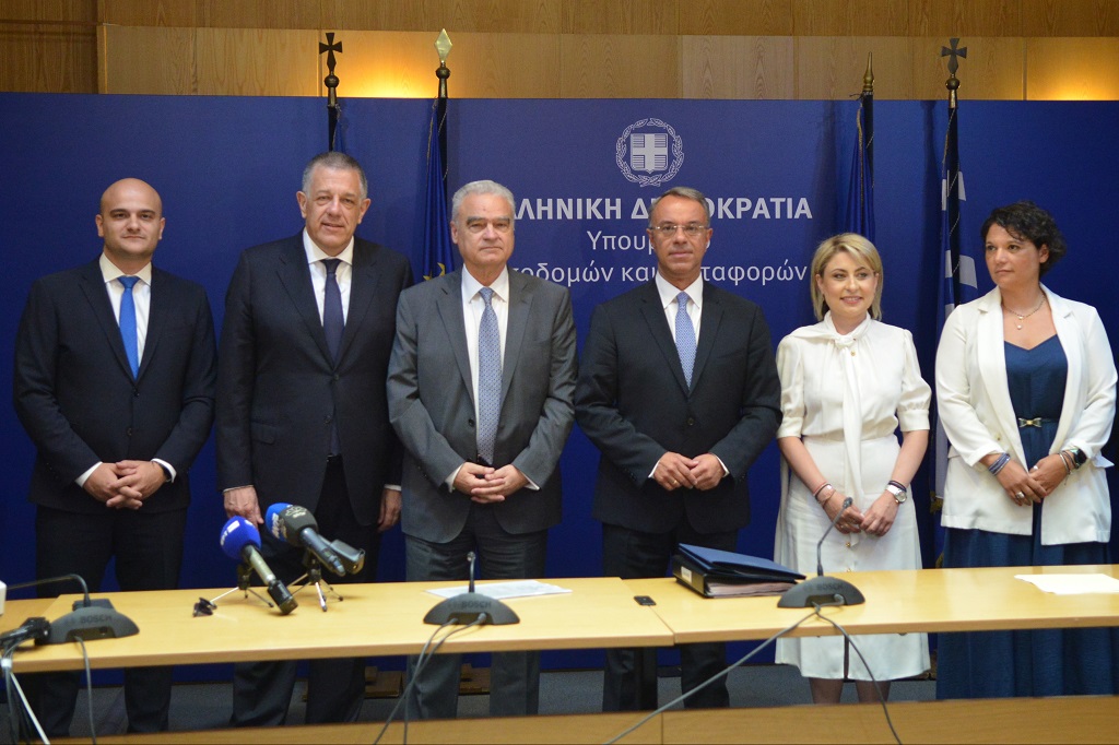 Τελετή παράδοσης – παραλαβής στο Υπουργείο Υποδομών και Μεταφορών