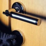 Ηράκλειο: “Τρύπωνε” σε δωμάτια ξενοδοχείου και έκλεβε ό,τι έβρισκε – Συνελήφθη επ’ αυτοφώρω