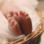 Θεσσαλονίκη: 37χρονη άφησε μόνο του στο σπίτι το ενός έτους βρέφος της