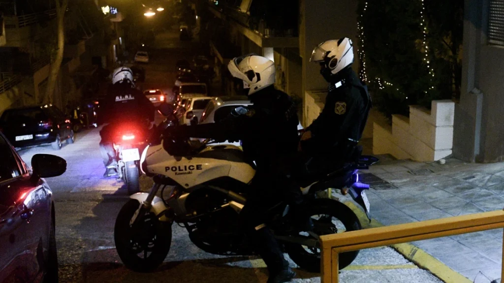 Οπαδικό επεισόδιο στο Αγρίνιο: Επιτέθηκαν σε 17χρονο στη μέση του δρόμου και του πήραν κινητό και χρήματα