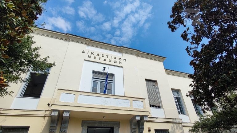 Βόλος: 25χρονος χτύπησε τη μητέρα του με το αυτοκίνητο – Στο εδώλιο μετά από μήνυση