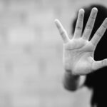 Ασέλγεια στο Ιλιον: «Η εγγονή μου φέρνει κοριτσάκια στο σπίτι και εγώ τα χαϊδεύω»