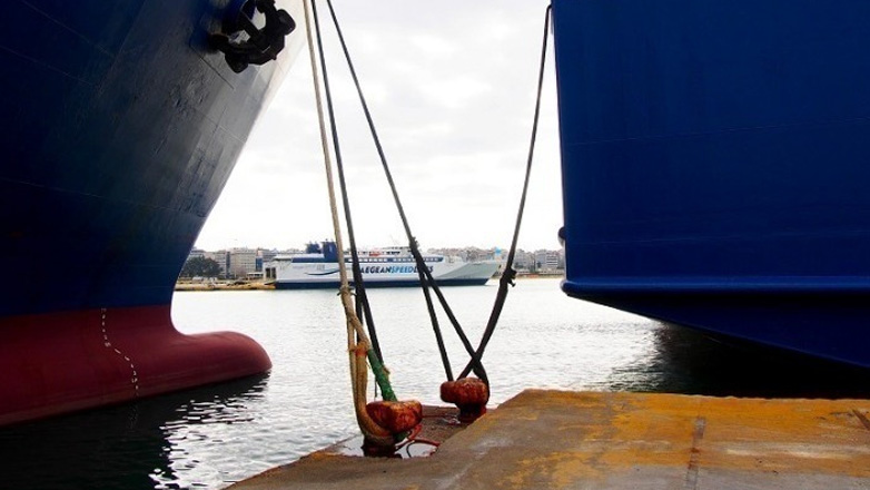 Δεμένα σήμερα τα πλοία στα λιμάνια όλης της χώρας λόγω της 24ωρης απεργίας της ΠΝΟ