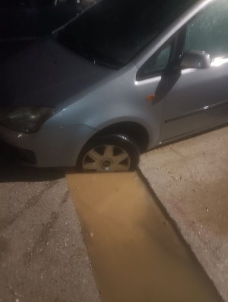 ΟΡΥΓΜΑ” ΦΟΝΙΑΣ στην Αγιαλεξιώτισσα! Επεσε αυτοκίνητο! Γλίτωσαν τρία μηχανάκια – ΦΩΤΟ