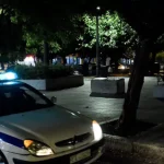 Πάτρα: Επίθεση σε περιπολικό με δράστη 19χρονο – Τι υποστηρίζει στην «Π» η οικογένεια του