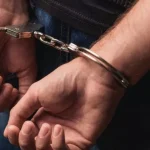 Νεαρός στη Θεσσαλονίκη μπήκε σε αυλή σπιτιού και έκλεψε από υδραυλικά μέχρι δύο κλουβιά με καναρίνια