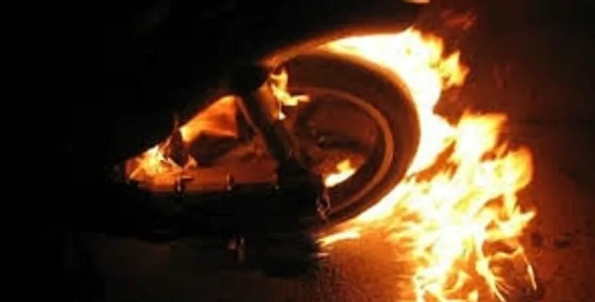 Φωτιά σε δίκυκλο στην Εθνική Πατρών – Κορίνθου