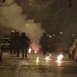 Θεσσαλονίκη: Νύχτα επεισοδίων με Ρομά -Οδοφράγματα, φωτιές, συγκρούσεις με τα ΜΑΤ