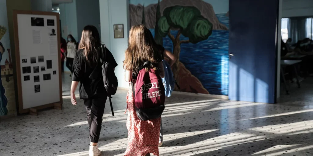 Χολαργός: Συνελήφθησαν 4 ανήλικοι -Εισέβαλαν σε σχολεία και κατέστρεψαν ηλεκτρονικούς υπολογιστές