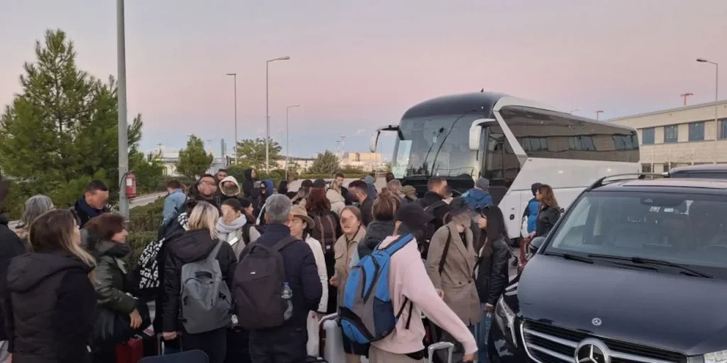 Περιπέτεια στον αέρα για 180 επιβάτες αεροπλάνου από Ρώμη λόγω ανέμων -Πήγαιναν Θεσσαλονίκη, κατέληξαν Αθήνα