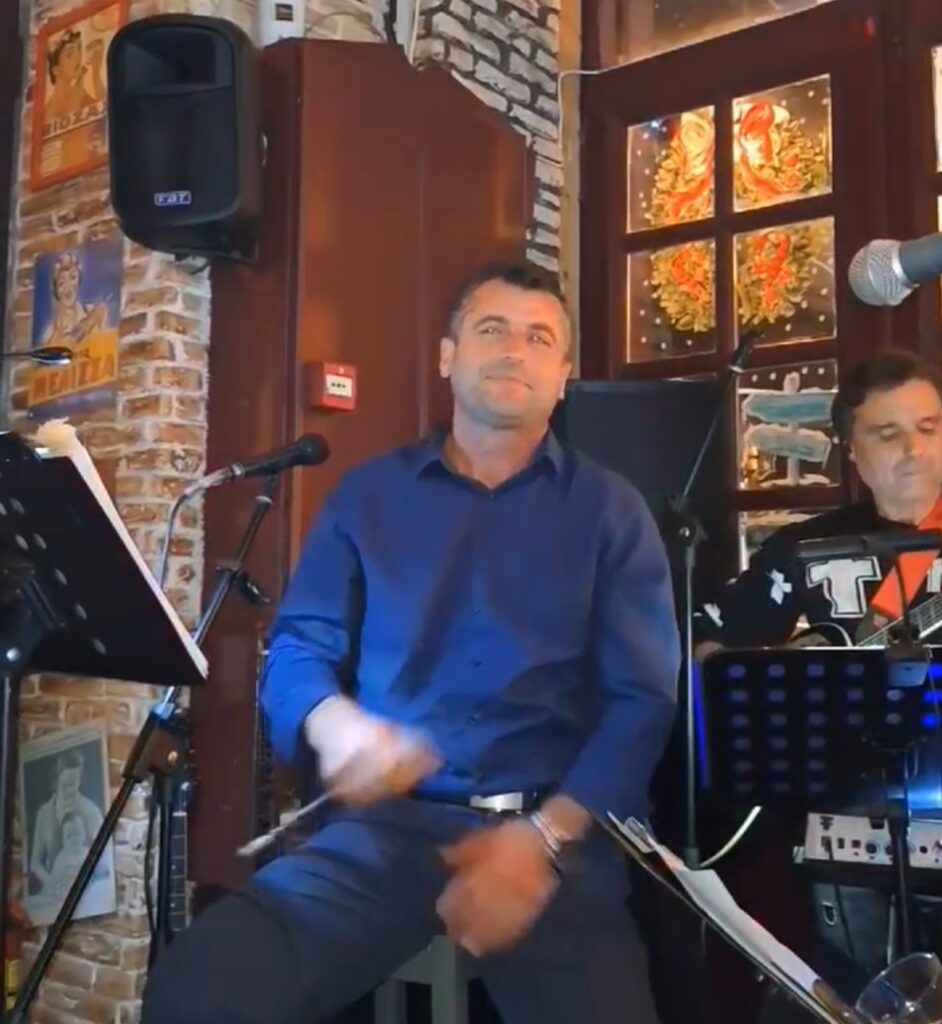 ΝΙΚΟΣ ΠΑΝΟΥΤΣΟΣ ΕΝΑΣ ΓΝΗΣΙΟΣ ΛΑΪΚΟΣ ΤΡΑΓΟΥΔΙΣΤΗΣ