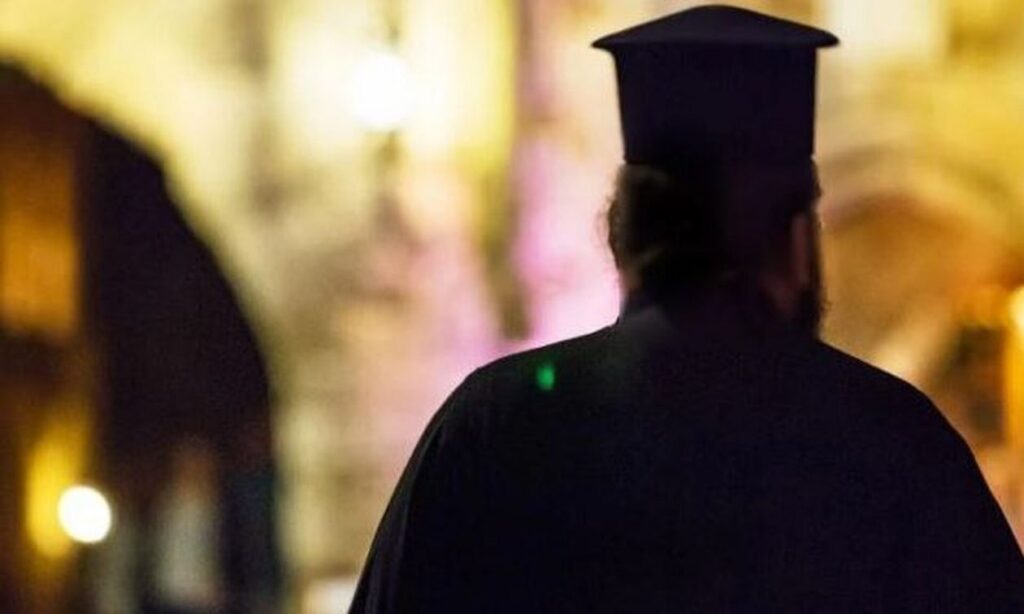 Αιγάλεω: Άγρια συμπλοκή σε εκκλησία – Ιερέας γρονθοκόπησε εργάτη έπειτα από έντονο καβγά